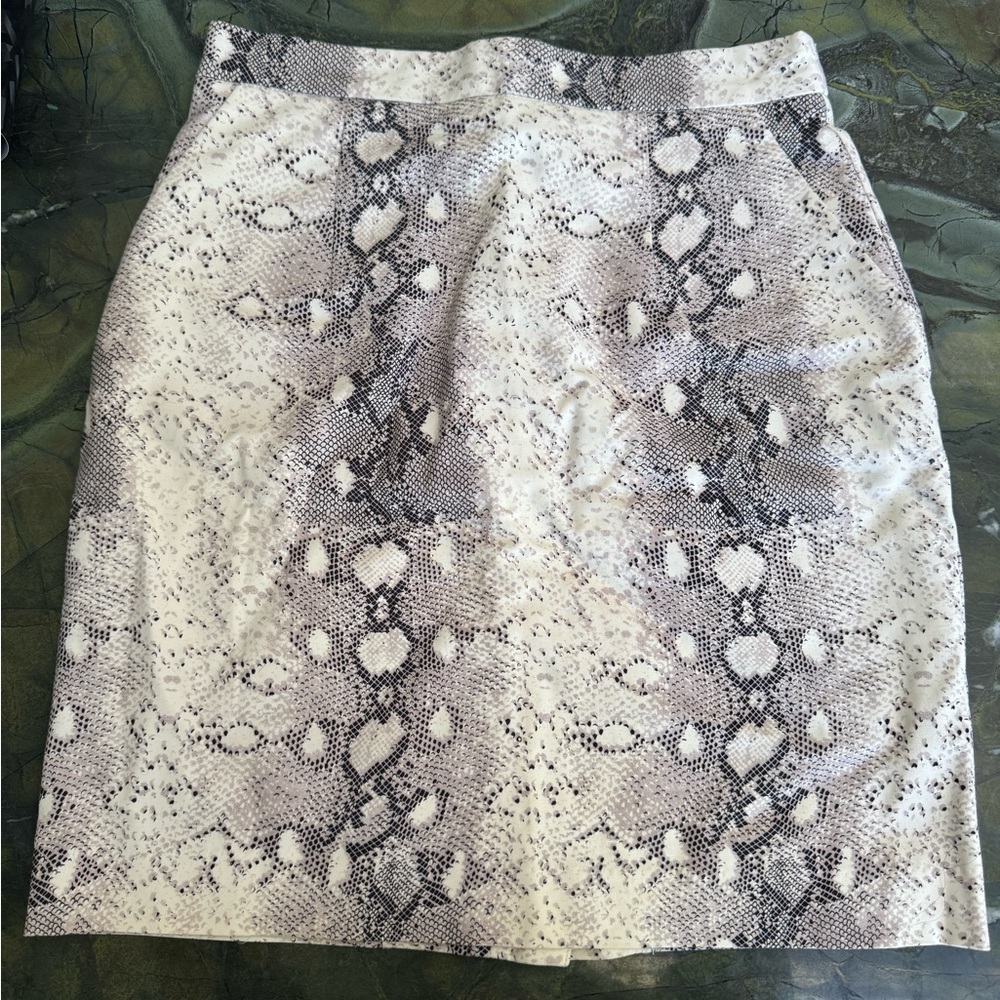 Gray and White snakeskin Knee-Length Pencil Skirt